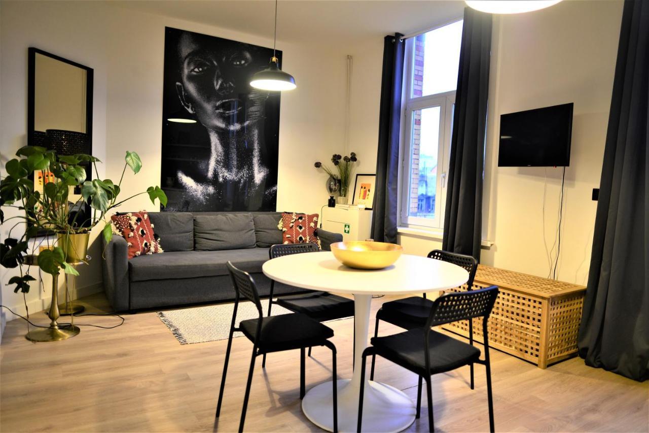 Sleep Inn - Black And White Modern Flat With Cityview 安特卫普 外观 照片
