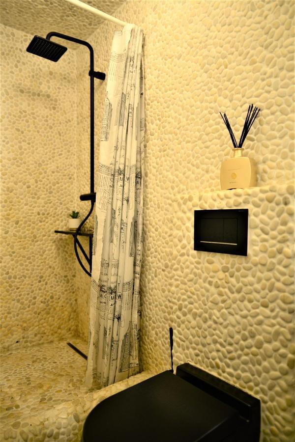 Sleep Inn - Black And White Modern Flat With Cityview 安特卫普 外观 照片